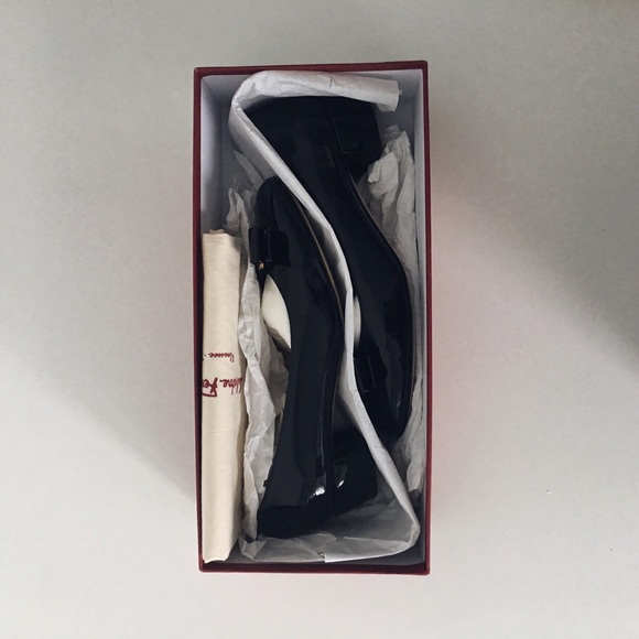 *SOLD* Salvatore Ferragamo Bow Pumps - Picture 4 of 4